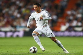 世界杯：电竞解说跨界为足球比赛配音 年轻观众调侃“有内味了”